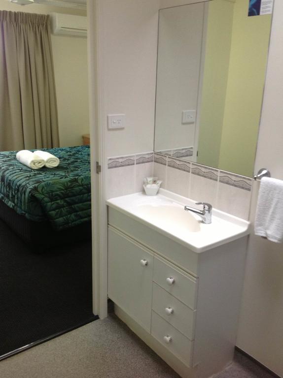 Port Denison Motor Inn Bowen Esterno foto