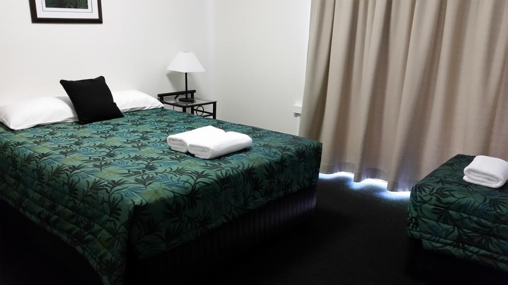 Port Denison Motor Inn Bowen Esterno foto