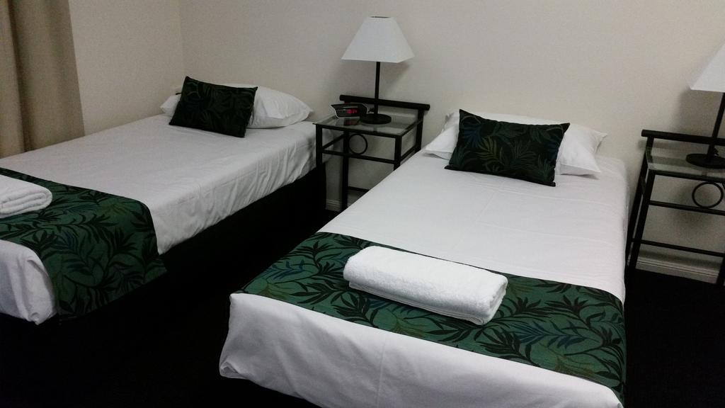 Port Denison Motor Inn Bowen Esterno foto