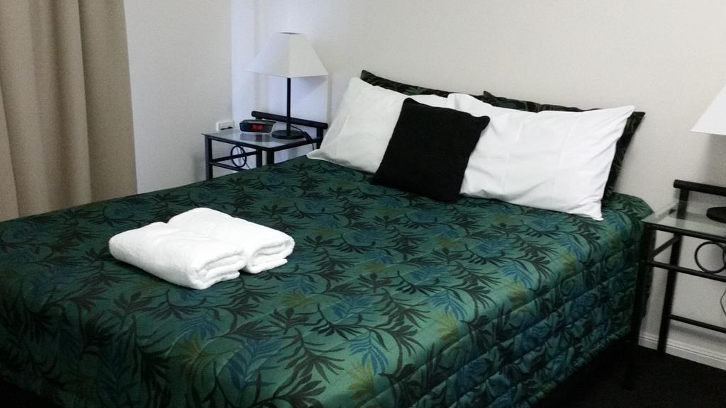 Port Denison Motor Inn Bowen Esterno foto